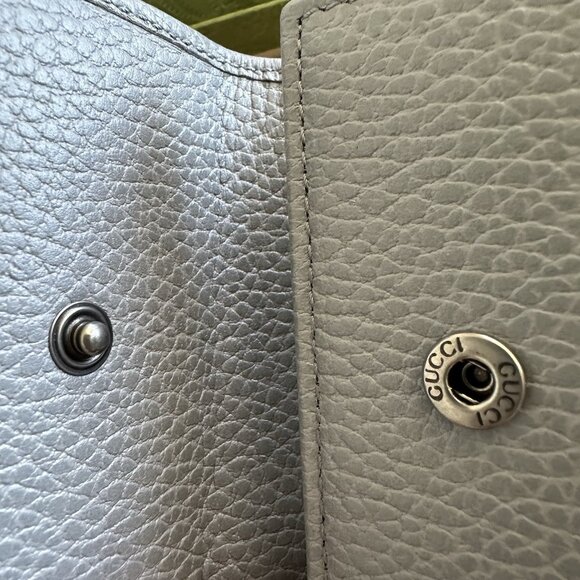 NEW GUCCI Pebbled Calfskin Enamel Monochrome GG Marmont 6 Key Holder Deep Grey - Picture 8 of 10